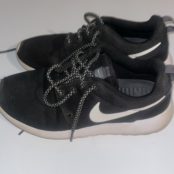 3/$15. Ladies Nike 6 1/2 - Picture 2 of 5